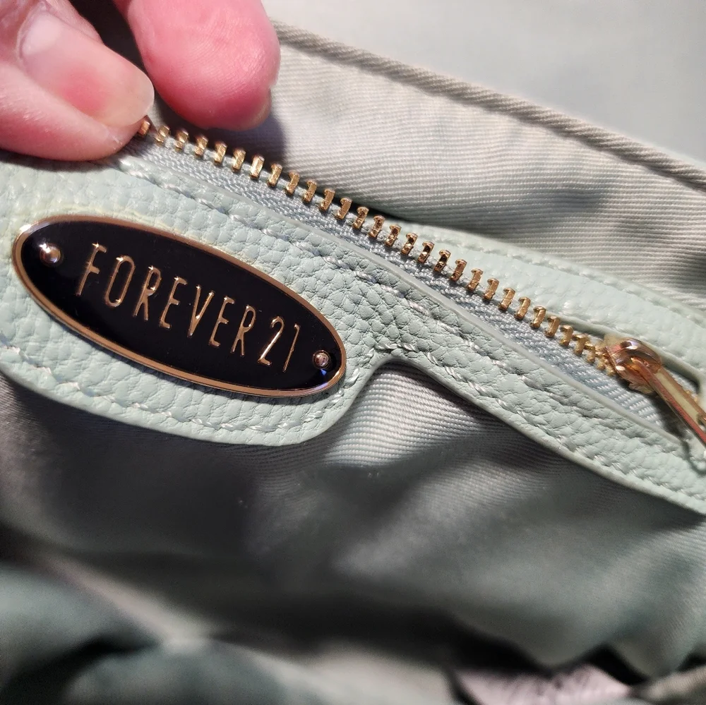 Forever 21 Quilted Mint Green Shoulder Bag with Gold Chain - Picture 5 of 16